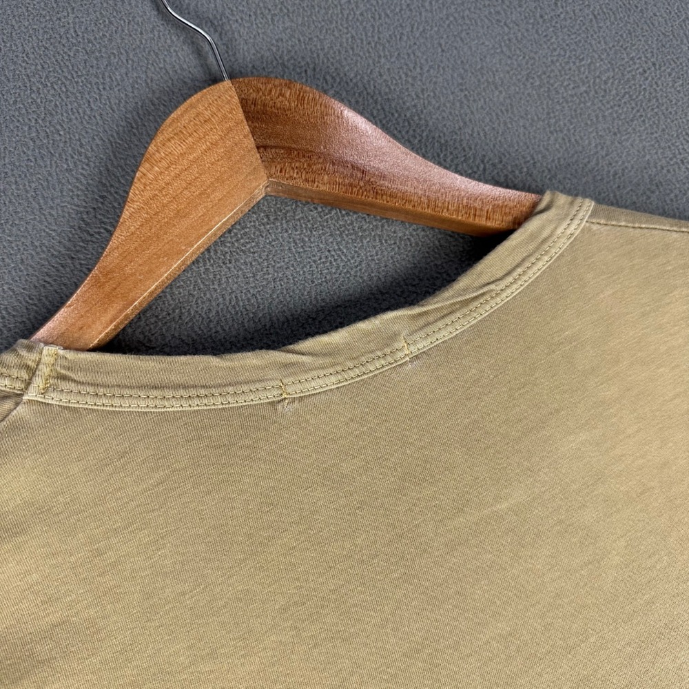 Buck Mason Shirt Mens Large Beige Khaki Vintage Wash Curved Hem Minimalist Basic - Picture 4 of 6